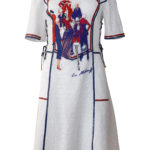 Kleid mit "fashion-embroidery" und Lackkontrasten, bestickte Baumwolle