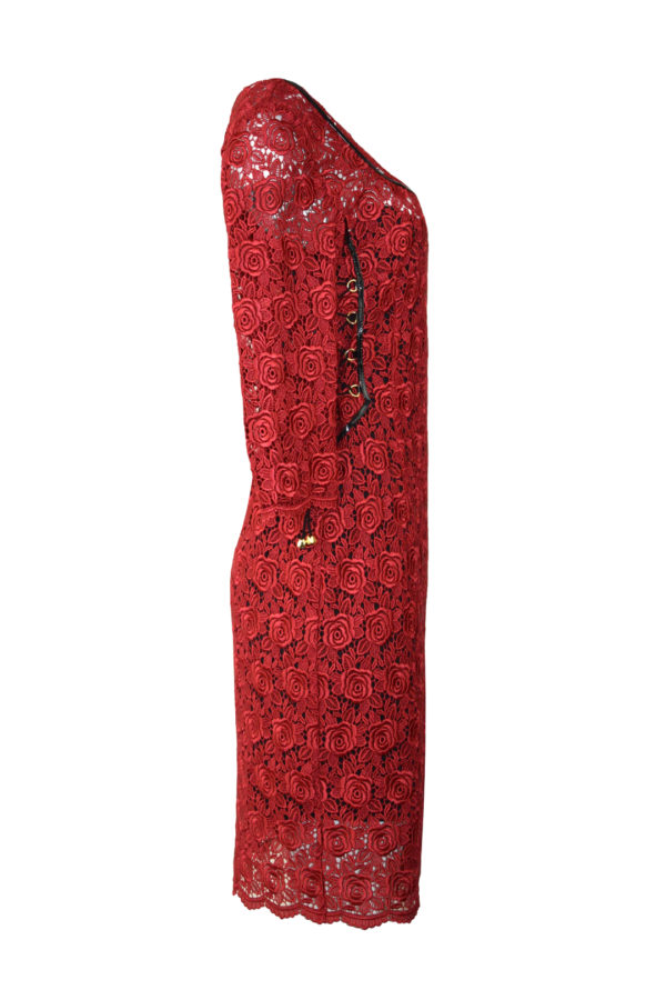 Kleid, Spachtelspitze mit Lackkontrasten, gekettelten Dekoltee & Korsagen-Unterkleid