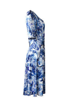 Kleid in "Art Flower" - Print mit navy Lackkontrasten, Kurzarm