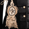 Kurzblazer mit 6 Motiven in "Royal-Clock-embroidery", 42 handapplizierten Perlen, und 2 Motiven in "LMC-Heraldic-embroidery", Lederpatches und Sicherheitstasche