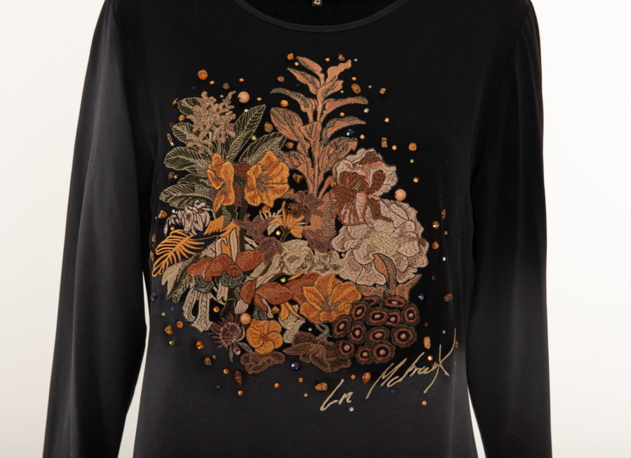 Shirt mit "autumn colours-embroidery", handappliziert mit 95 Naturedelsteinen und Kristallen, Langarm, st:141.400