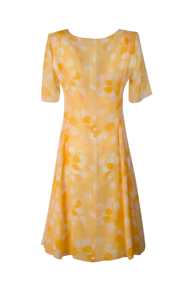 Kleid aus doppelter reiner Seide in orange-weißen Blätterprint, mit Glockeneinsätzen, seitlichen Taschen, Multisize, Kurzarm