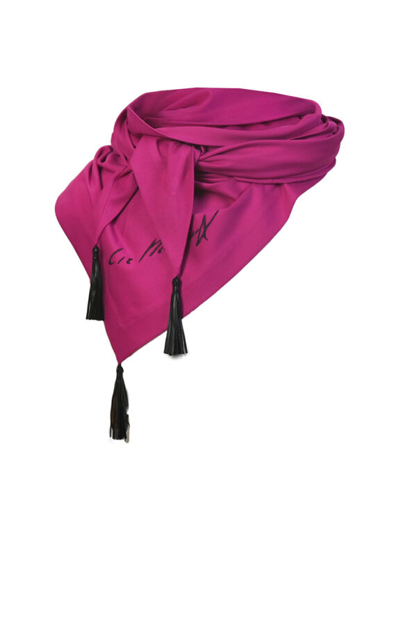 Maxi Tuch aus Viskose-Jersey, mit 3 Eco-Wildleder Quasten, und "Signatur-embroidery"